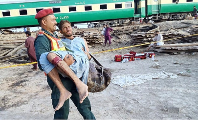 at least 21 dead over 100 injured in sadiqabad train accident at least 21 dead over 100 injured in sadiqabad train accident