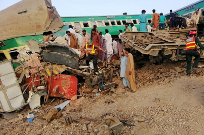 sadiqabad train accident inquiry report to be finalised today as death toll rises to 24 sadiqabad train accident inquiry report to be finalised today as death toll rises to 24
