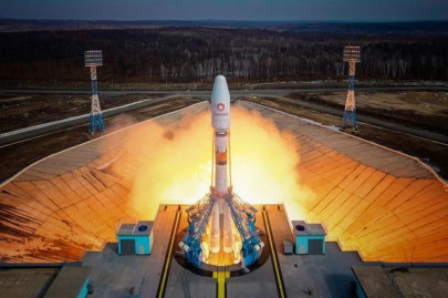 oneweb launches 36 satellites from russia to extend internet orbit oneweb launches 36 satellites from russia to extend internet orbit