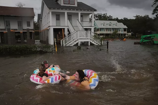 mandeville louisiana people float down lakeshore drive which is covered by water from lake pontchartrain after the area flooded in the wake of hurricane barry afp mandeville louisiana people float down lakeshore drive which is covered by water from lake pontchartrain after the area flooded in the wake of hurricane barry afp