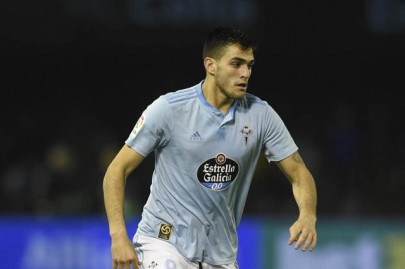 valencia sign uruguay striker maxi gomez valencia sign uruguay striker maxi gomez