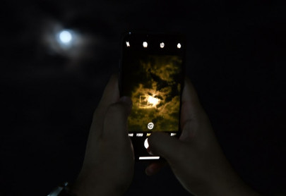 india halts moon mission shortly before liftoff