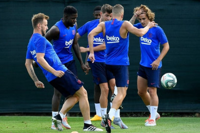 griezmann trains with new barcelona teammates griezmann trains with new barcelona teammates
