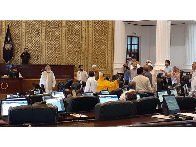 lawmakers argue amongst themselves during thursday s session photo express lawmakers argue amongst themselves during thursday s session photo express