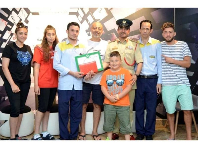 shafafet khan a taxi driver returns 21 000 cash mobile phone and passports forgotten by a danish family in his cab photo courtesy khaleej times shafafet khan a taxi driver returns 21 000 cash mobile phone and passports forgotten by a danish family in his cab photo courtesy khaleej times