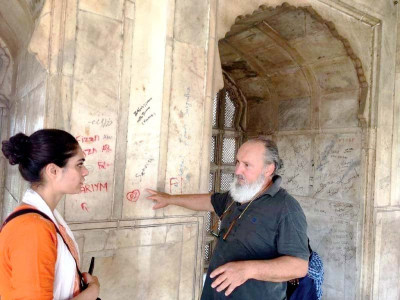wcla to remove graffiti off shahi qila