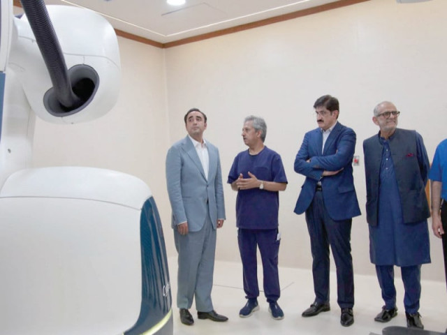 an official briefs ppp chairman bilawal bhutto zardari about the new cyber knife installed at jpmc photo ppi an official briefs ppp chairman bilawal bhutto zardari about the new cyber knife installed at jpmc photo ppi