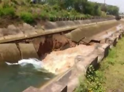 canal breach in dera nawab damages crops canal breach in dera nawab damages crops