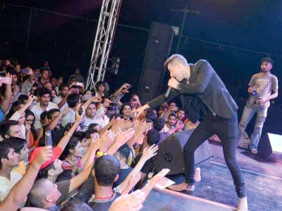 adrian sandra rock the crowd at isloo music fest