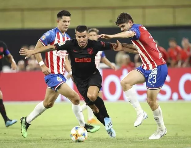 marcos llorente making his second appearance for los colchoneros was shown a red card in the 24th minute when he yanked the jersey of alexis vega when the forward was in a strong goal scoring position photo reuters marcos llorente making his second appearance for los colchoneros was shown a red card in the 24th minute when he yanked the jersey of alexis vega when the forward was in a strong goal scoring position photo reuters
