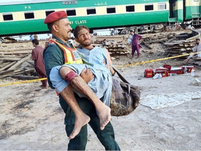 sadiqabad train crash cause yet to be ascertained sadiqabad train crash cause yet to be ascertained