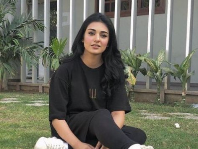 actor sarah khan expresses her views on item numbers in films actor sarah khan expresses her views on item numbers in films