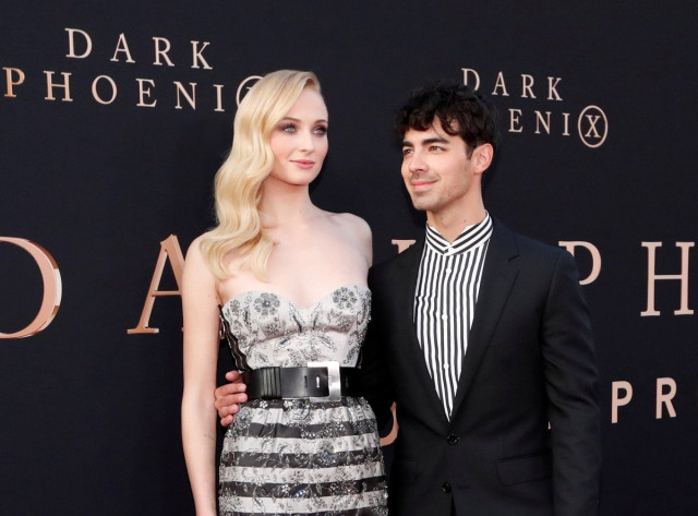 sophie turner and joe jonas divorce saga continues child custody dispute heats up