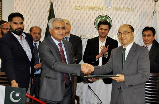 yusuke shindo charge d affaires at the embassy of japan and economic affairs division ead secretary noor ahmed exchange documents photo inp yusuke shindo charge d affaires at the embassy of japan and economic affairs division ead secretary noor ahmed exchange documents photo inp