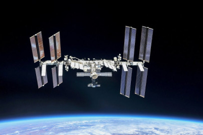 international space station swerves to dodge space junk international space station swerves to dodge space junk