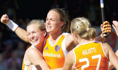 hockey netherlands grab champion s trophy
