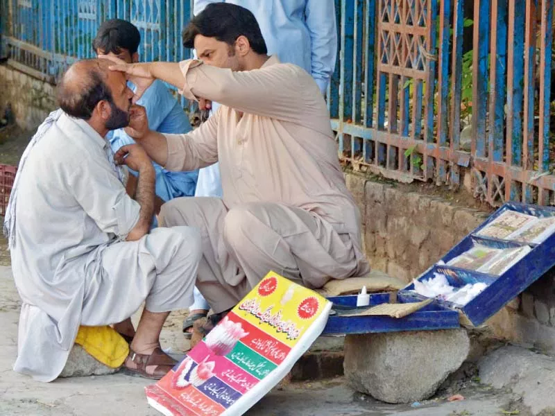 a roadside dentist treats a patient creating a threat of the spread of hepatitis b and c on the eve of world hepatitis day photo inp a roadside dentist treats a patient creating a threat of the spread of hepatitis b and c on the eve of world hepatitis day photo inp
