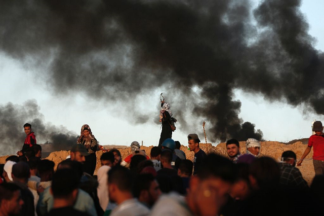 palestinian protesters burn tyres during a demonstration on the beach near the maritime border with israel in beit lahia in the northern gaza strip on october 29 2018 photo afp