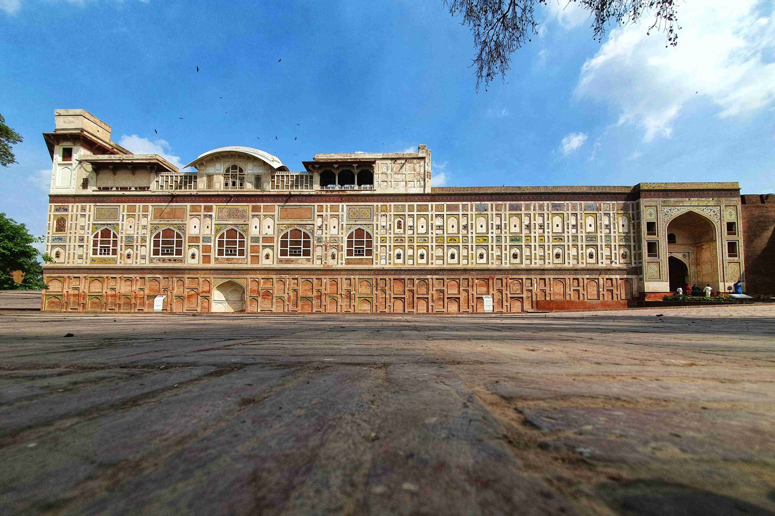 A wall that speaks: Lahore Fort’s unending mosaic | The Express Tribune