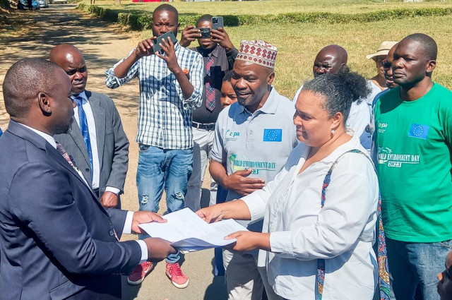 malawi announces ban on thin plastics to combat environmental pollution malawi announces ban on thin plastics to combat environmental pollution