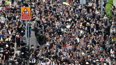hong kong protesters defy police ban and march again hong kong protesters defy police ban and march again