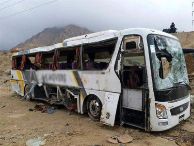 four of a family die as bus overturns near thatta four of a family die as bus overturns near thatta
