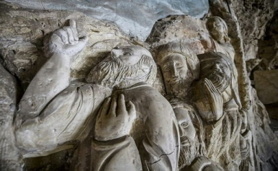 artist adorns egyptian cave church with biblical art