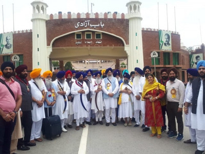 pakistan welcomes indian sikh pilgrims for guru nanak s birth anniversary pakistan welcomes indian sikh pilgrims for guru nanak s birth anniversary