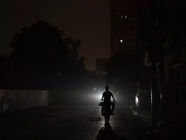 many areas plunge into darkness after k electric suspends supply from kda grid station photo afp file many areas plunge into darkness after k electric suspends supply from kda grid station photo afp file