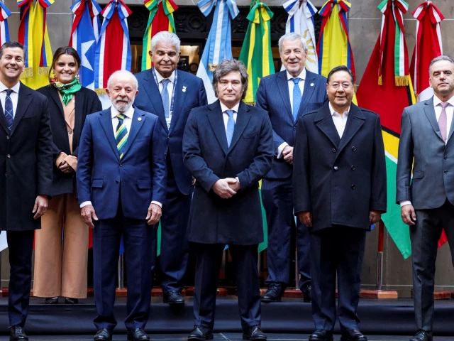ecuador s vice president maria jose pinto paraguayan president santiago pena panama s president jose raul mulino brazilian president luis inazio lula da silva argentine president javier milei bolivian president luis arce and uruguayan president yamandu orsi pose for a family photo at the summit of presidents of mercosur in buenos aires argentina photo reuters ecuador s vice president maria jose pinto paraguayan president santiago pena panama s president jose raul mulino brazilian president luis inazio lula da silva argentine president javier milei bolivian president luis arce and uruguayan president yamandu orsi pose for a family photo at the summit of presidents of mercosur in buenos aires argentina photo reuters