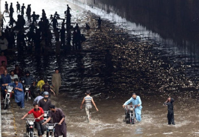 flooding power cuts pile on misery for karachi after rain spell