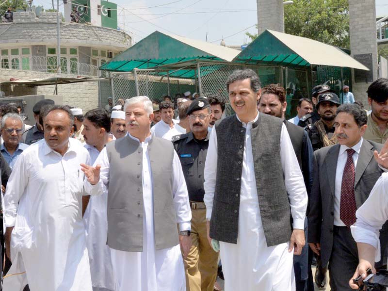 cm mahmood khan sapm arbab shehzad at torkham border photo express