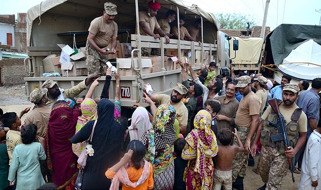 pakistan army personnel distributing medicines among rain affectees photo app