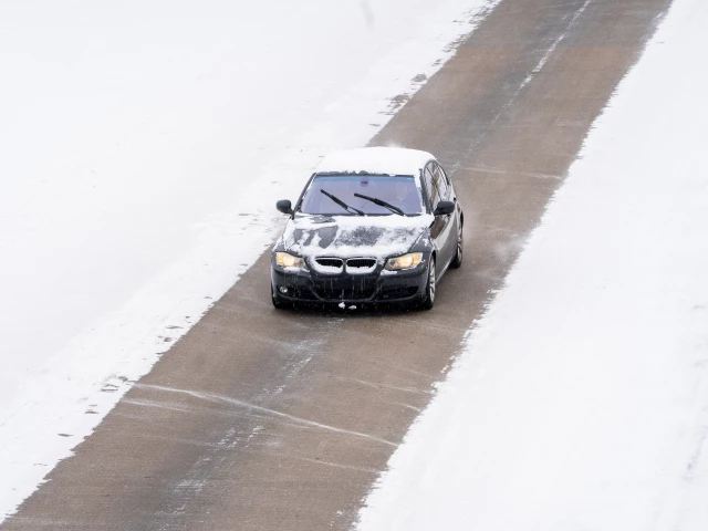 Historic US winter storm grounds flights, knocks out power across 17 states