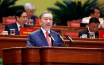 trump meets vietnam leader vows to remove hanoi from restricted lists