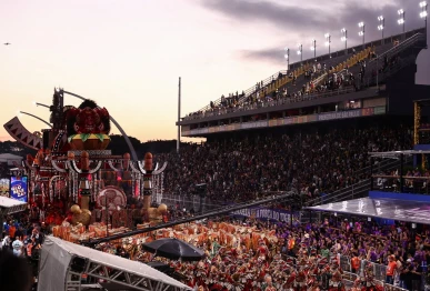 revellers from the camisa verde e branco school perform during a carnival parade at anhembi sambadrome in sao paulo brazil february 15 2026 photo reuters