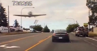 watch commuters dash for safety as plane lands on washington road