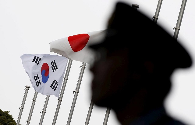 s korea warns japan of security pact risk calls for cooling off in trade row
