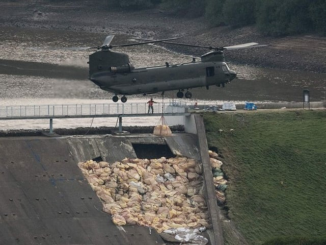 an raf chinook helicopter drops more bags of aggregate on the damaged section of spillway of the toddbrook reservoir dam above the town of whaley bridge in northern england on august 4 2019 photo afp an raf chinook helicopter drops more bags of aggregate on the damaged section of spillway of the toddbrook reservoir dam above the town of whaley bridge in northern england on august 4 2019 photo afp
