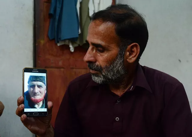 an indian kashmiri refugee mohammad yaseen rana shows a picture of his late father on his mobile phone in the manak paiyan refugee camp near muzaffarabad photo afp an indian kashmiri refugee mohammad yaseen rana shows a picture of his late father on his mobile phone in the manak paiyan refugee camp near muzaffarabad photo afp