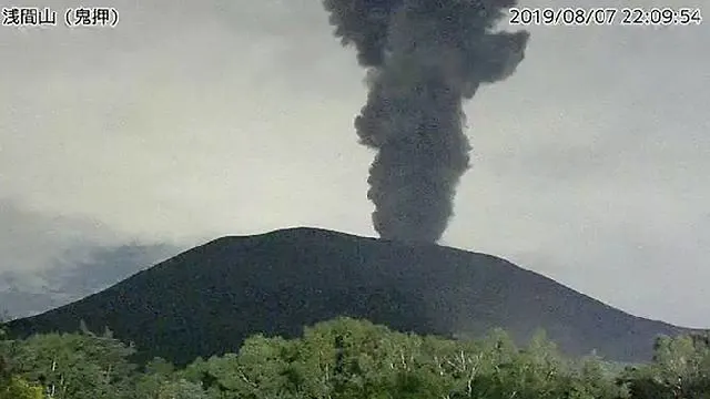 screengrab captured from a japan meteorological agency surveillance camera on aug 7 2019 showing an eruption of mount asama photo afp