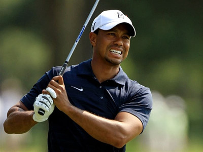 tiger battles back stiffness as us pga playoffs begin