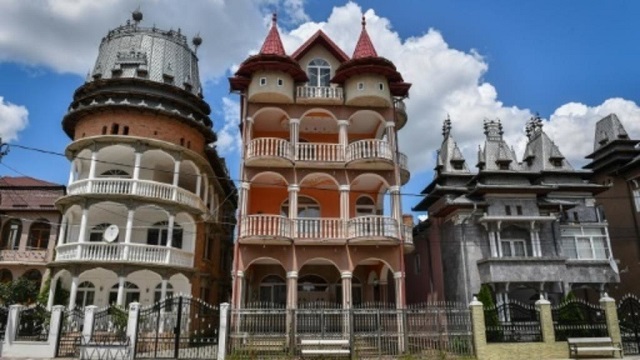 roma palaces began springing up in the early 1990s after the collapse of communism when some in the roma community came into money photo afp