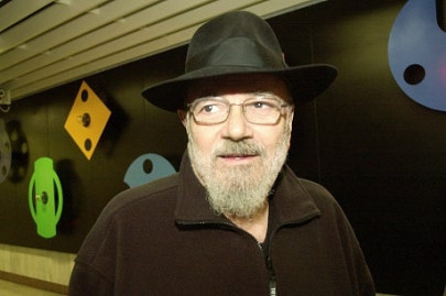 greek sculptor takis whose works used magnetism sound and light dies aged 93