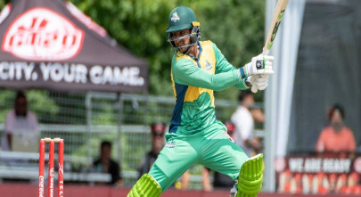 watch shoaib malik breaks window glasses with sixes in gt20 canada