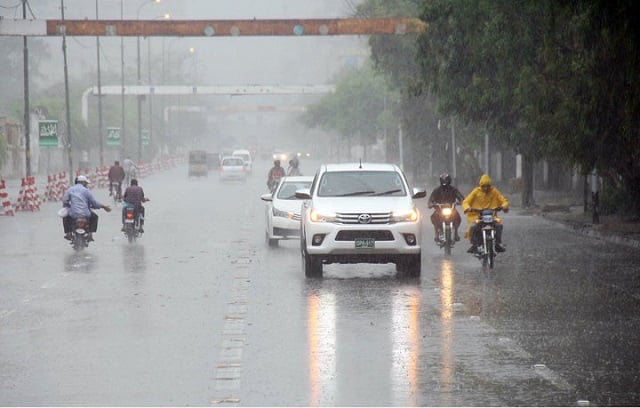 vehicles on their way as monsoon rain hits karachi on saturday photo online