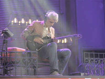 guitar used to play aaroh s na kaho was designed by aamir zaki guitar used to play aaroh s na kaho was designed by aamir zaki