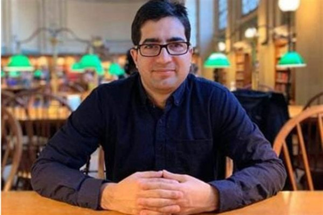 india arrests prominent activist after kashmir expos