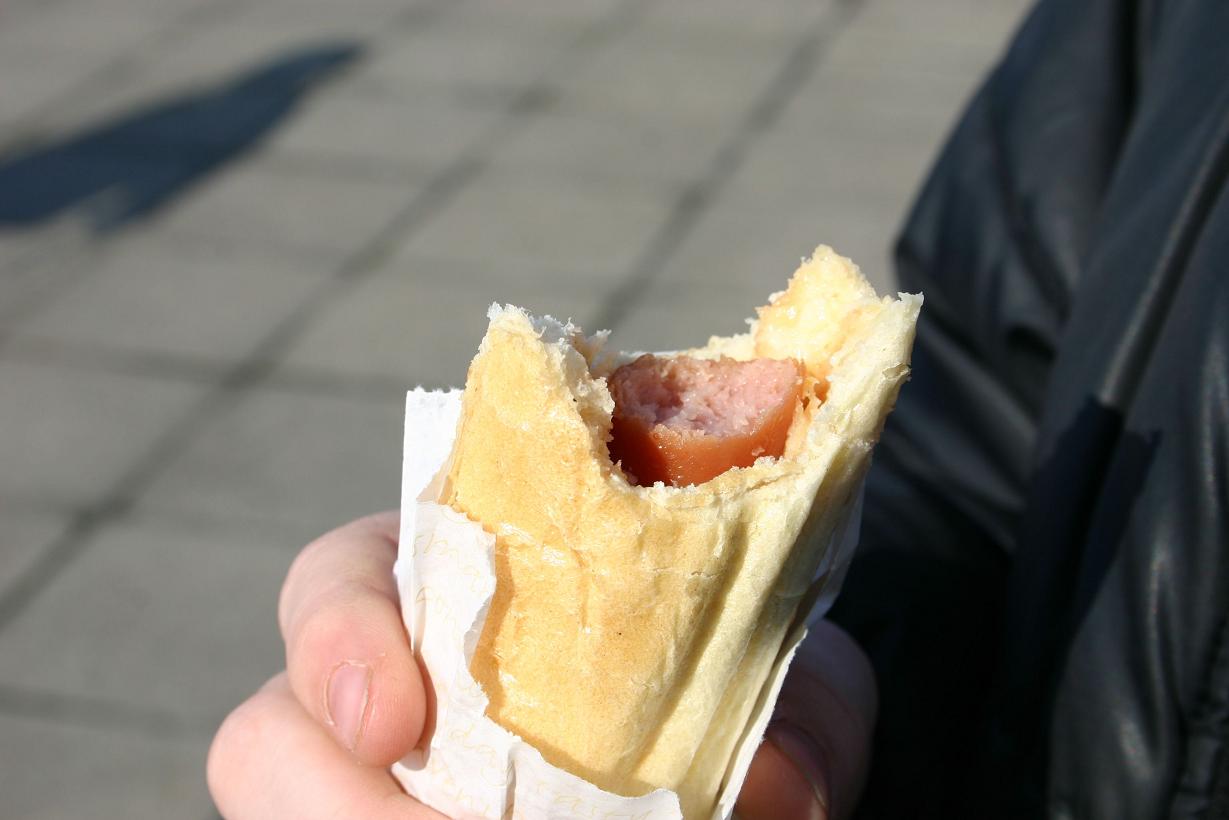 new record man eats 69 hot dogs in 10 minutes