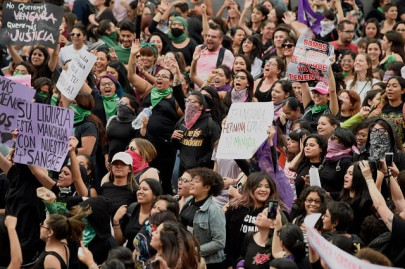 hundreds of mexican women protest police rape of teenager hundreds of mexican women protest police rape of teenager